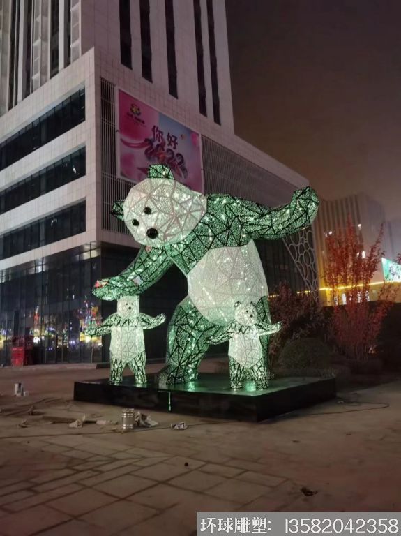 不锈钢灯光熊猫雕塑