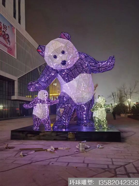 不锈钢灯光熊猫雕塑3