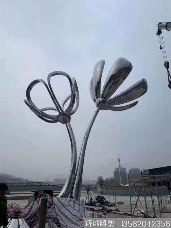 不锈钢广场镜面花朵雕塑1